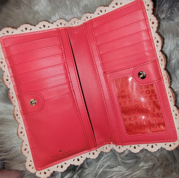 Kate spade scalloped trim red wallet EUC - Picture 6 of 7